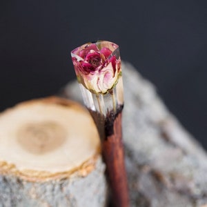 Hair Sticks met roos, gepersonaliseerde haarspeld, terrariumhaarvork, aangepaste broodjeshouder, houten haarspeldje, kerstcadeau voor vrouwen