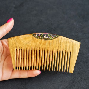 Wooden Resin Hair Comb, Terrarium Personalized Hair Comb, Hair Brush with Flower, Natural Hair Comb, Unique Unisex gift, Oak Wood and Resin