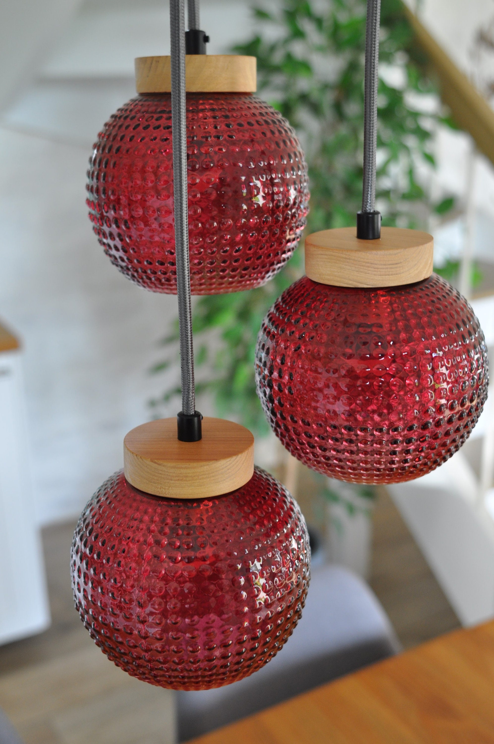 Suspension Luminaire de 3 Lampes Rouges en Verre et Bois