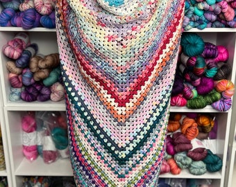 Crochet Triangle Shawl Pattern, Crochet Granny Shawl Pattern, Crochet Granny Square Wrap Pattern, Beginner-Friendly Crochet Shawl Pattern