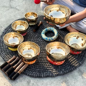 7-Piece Polished Singing Bowl Set – Handmade & Professionally Tuned | Chakra Sound Healing Bowls from Nepal