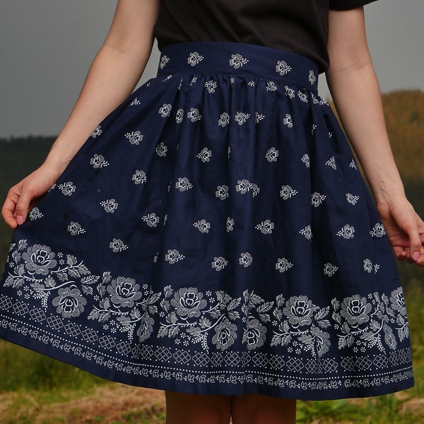 Folk floral flower folklore slovak slovanian europe europan boho border bordered borders skirt dark blue color