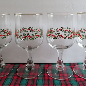 Arby&#39;s Christmas Wine Glasses - Holly, Red Berries & Ribbon Stemware - Christmas Glasses - Barware - Water Glasses - Drinkware - Set 4