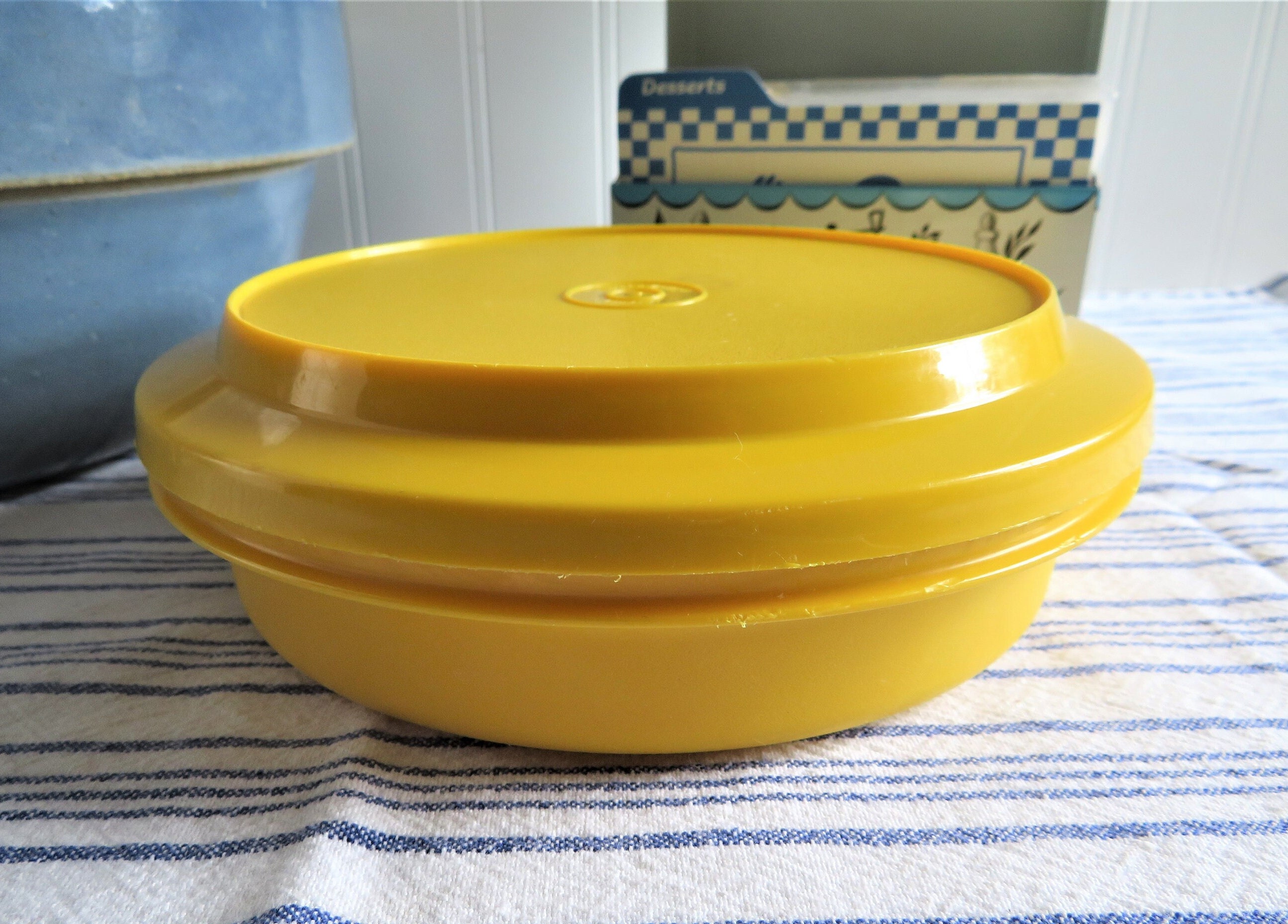 Vintage Tupperware Set Of 2 Seal N Serve Bowls w/Lids Green and Brown 1206