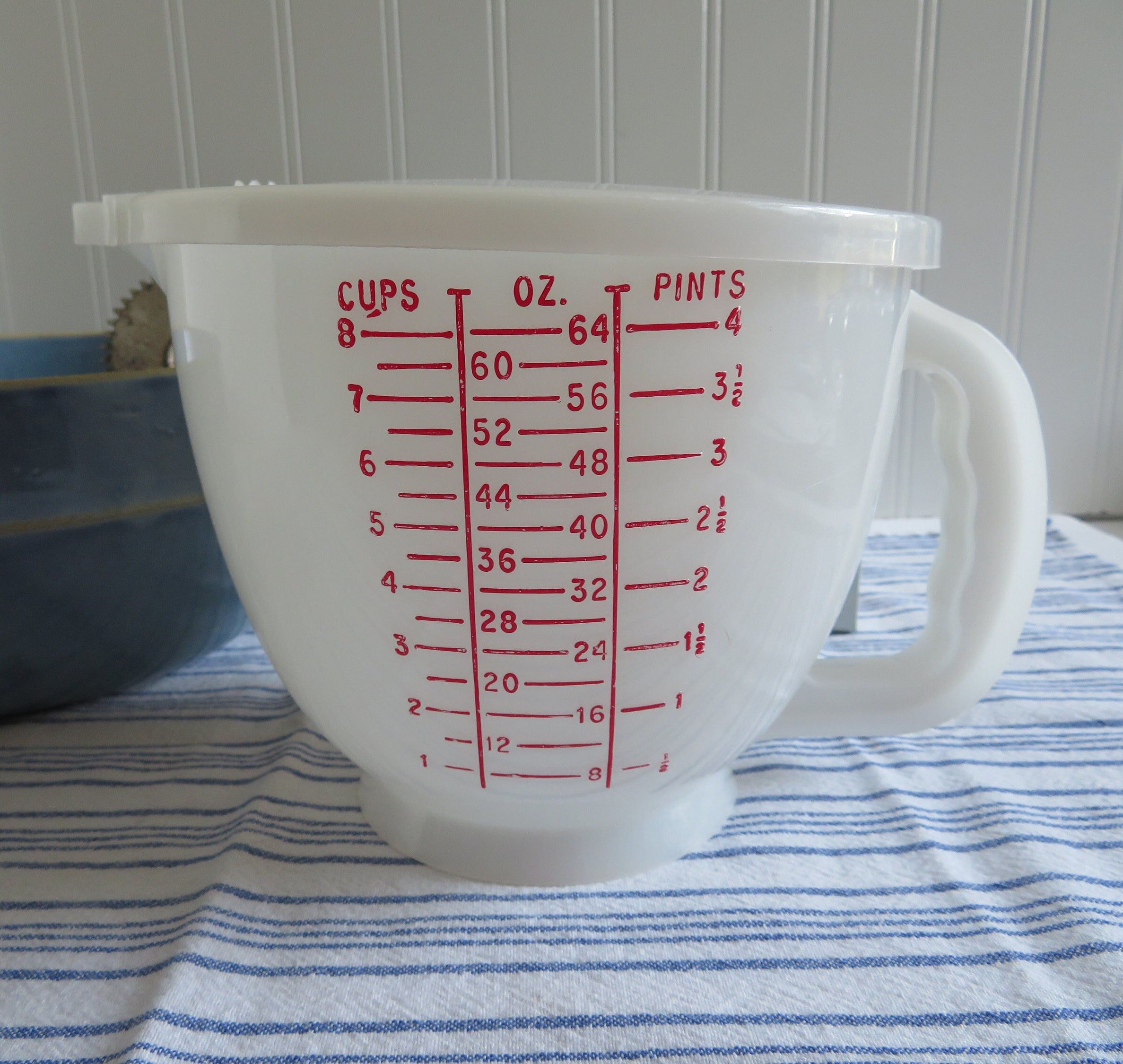 2 Quart Tupperware Measuring Cup With Lid and Pour Spout Extra Large  Measuring Bowls TUPPERWARE Mix N Store Vintage Measuring Cup 