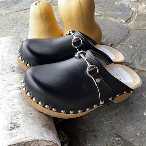 Schwedische Holz Clogs für Frauen Stilvolle Schwarze Clogs mit Absatz Perfektes Geburtstags und Weihnachtsgeschenk Bild 1