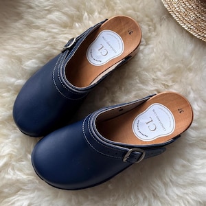 Dark Blue Vintage Leather Clogs for Women, Dark Blue Women&#39;s Wooden Mules, Vintage Style Shoes, Leather Clogs, Dark Blue Wooden Clogs