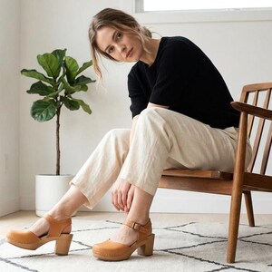 Vegane Lederclogs, Sandalen mit Holzsohle und Absatz sowie orthopädischer Innensohle