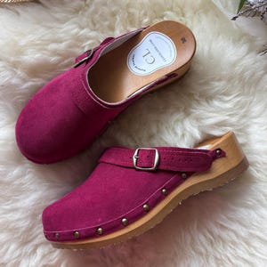 Red Vintage Suede Leather Clogs for Women, Red Women&#39;s Wooden Mules, Vintage Style Shoes, Leather Clogs, Handmade Clogs, Red Wooden Clogs