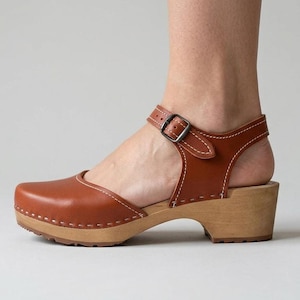 Clogs Shoes in Brown Vegan Leather, Alder Wood Sole Sandals