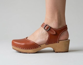 Clogs Shoes in Brown Vegan Leather, Alder Wood Sole Sandals