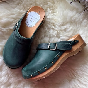 Holzschuhe: Grüne Crazy Vintage Nubukleder