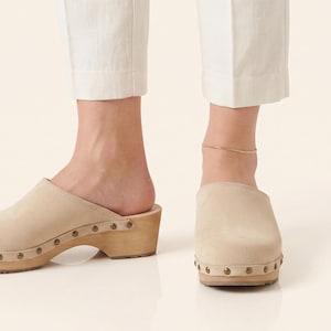 Weiße Plateau-Clogs, Damen-Gartenschuhe aus Wildleder