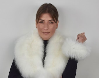 White 2024 fur collar