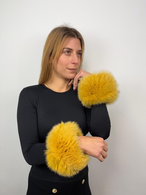 Fur cuffs, yellow fox cuffs, real fur cuffs, fluffy and cozy fur cuffs, wrist warmers