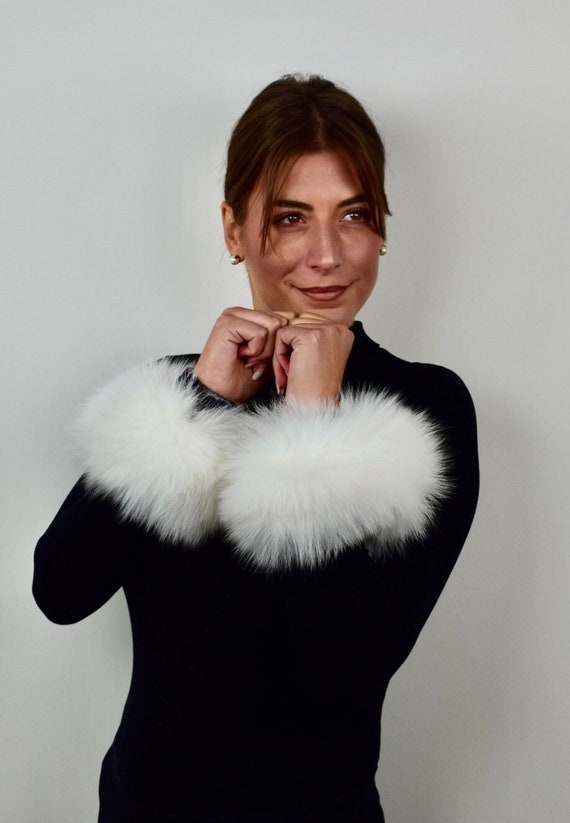 Fur cuffs, white fox cuffs, real fur cuffs, fluffy and cozy fur cuffs, wrist warmers