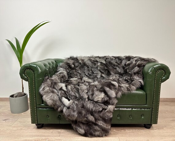 Luxury Silver Frost Fox Fur Blanket – Real Fur Throw, Fluffy & Soft Bedspread or Sofa Cover, Elegant Natural Fur Home Decor