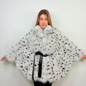 Premium Weiß Pelz Umhang, Echter Fuchspelz Wrap, Weiß gefleckter Fuchs Pelz Umhang, Capelet, Luxus Pelz Jacke