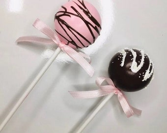Gefälschte rosa Cake Pops, unechte Cupcakes, unechte Backwaren, Weihnachtsdeko