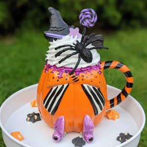 Faux Halloween Witches Brew Drink ,Fake Halloween Cupcakes, Faux halloween Cupcakes, halloween decor, Halloween tiered tray decor