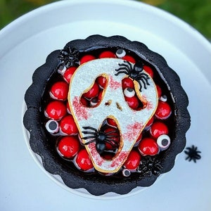 fake halloween tart, fake pie, Fake MINI skull pie, Non-edible Faux Treat, Spooky Kitchen Decor, Halloween FAKE BAKE