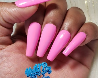 Featured image of post Plain Color Acrylic Nails - Now, you add those flecks of golden foil all over the nail it would&#039;ve been a plain nail art, had it not been for the accent nail and the jewel on it.