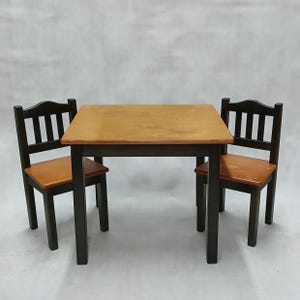 Benutzerdefinierte Farbe Holz Tisch und Stuhl Set für Kinder - Handgefertigte Kleinkind Möbel | Langlebig & sicher | Geschenk für Kind