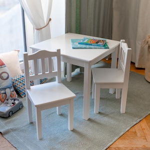 Massivholz Tisch und Stuhl Set für Kinder - Handgefertigte Kleinkind Möbel | Benutzerdefinierte Farben | EU-zertifiziertes Tresor