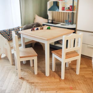 Benutzerdefinierte Farbe Holz Tisch und Stuhl Set für Kinder - Handgefertigte Kleinkind Möbel | Langlebig & sicher | Geschenk für Kind