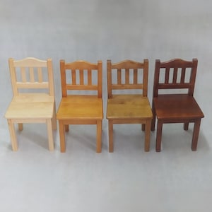 Benutzerdefinierte Farbe Kinderstuhl aus Holz - Massivholzmöbel für Kinderzimmer | Geschenk für Kleinkind | Handgefertigt in der EU