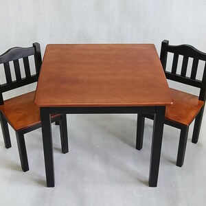 Conjunto de mesa e cadeira de madeira feito à mão: móveis infantis em cores personalizadas