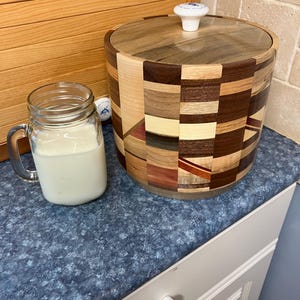 Handmade Cookie Jar: Maple Lid, Food Safe Finish