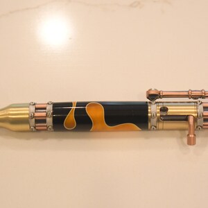 Schwarz und Orange Acryl Steampunk Bolt Action Pen