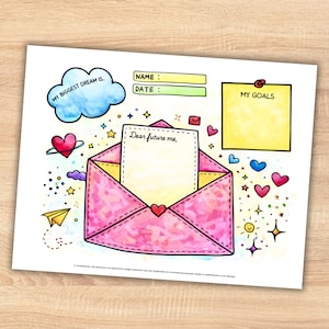 Può includere: Una colorata pagina di pianificazione stampabile con il testo "Caro futuro me" e "I miei obiettivi". Il design include una busta rosa, cuori, stelle e una nuvola. Ci sono anche campi per "Nome" e "Data".