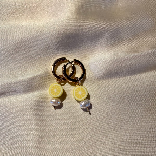 Boucles d'oreilles citron - Boucles d'oreilles agrumes - Créoles à breloques - Pour boucle d'oreille, collier, composant de bracelet - Minimaliste - Fimo - Bijoux jaunes