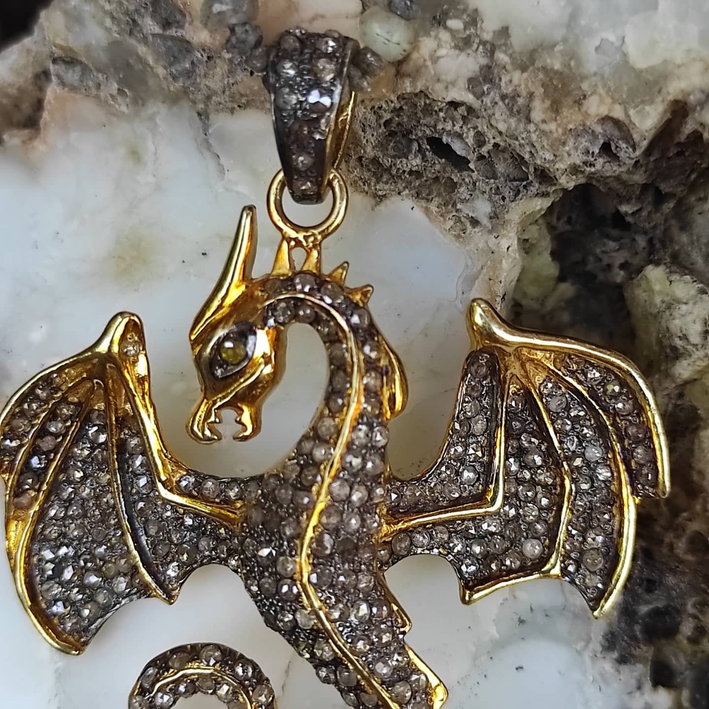 Dragon diamond pendant online