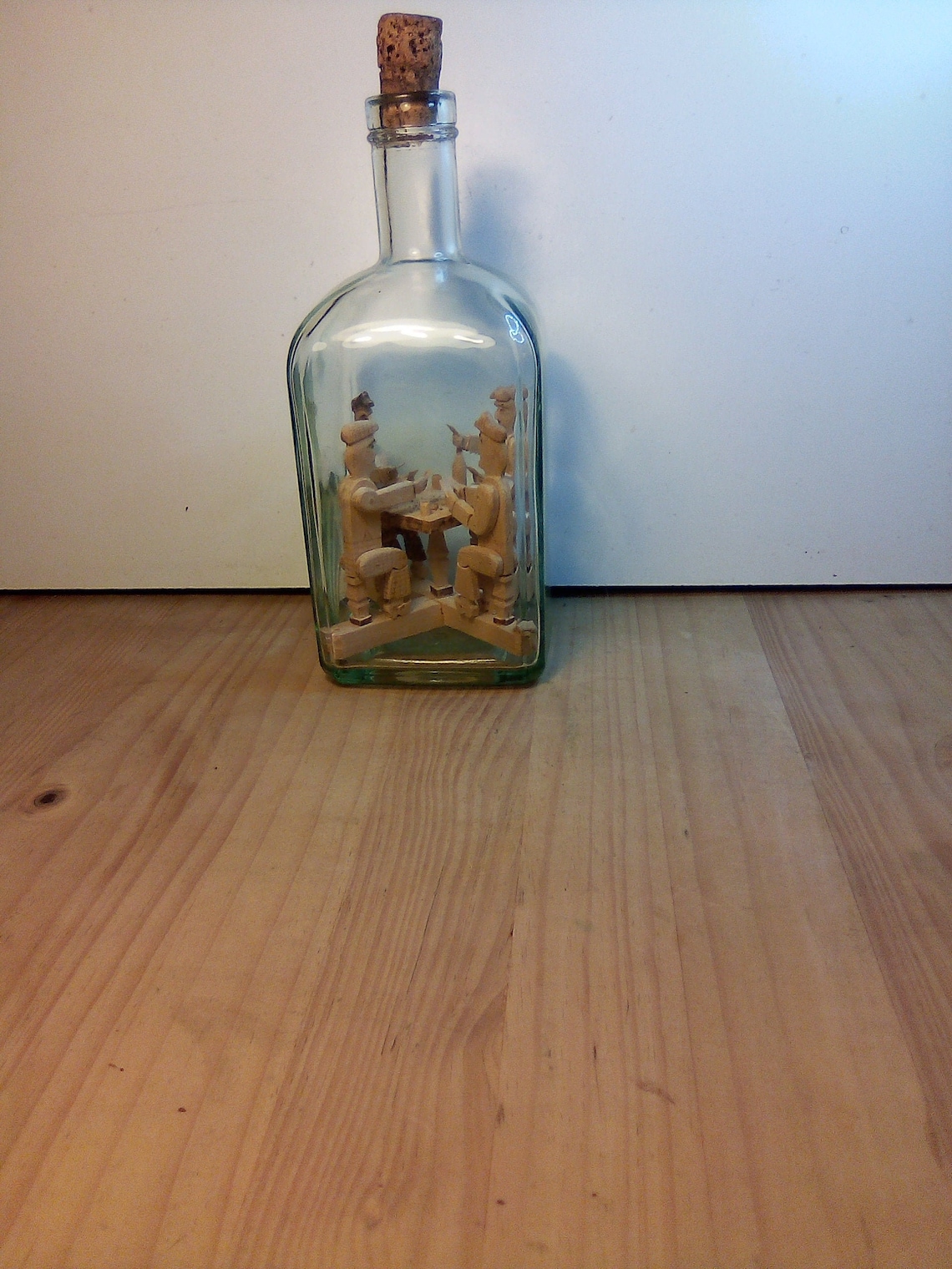 Bouteille en Verre avec Personnages en Bois genévrier art Etsy Bouteille en Verre avec Personnages en Bois genévrier art Etsy