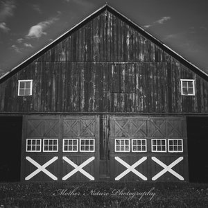 Black and White Barn Digital Print, Farmhouse Decor, Rustic Photography, Country Home Decor, Barn Wall Art