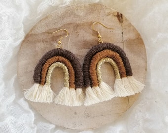 Boucles d’oreilles Arc-en-ciel Macrame| Boucles d’oreilles Rainbow Macrame| Boucles d’oreilles Macrame| Boucles d’oreilles Arc-en-ciel| Moutarde d’or Macrame Rainbow| Boucles d’oreilles rainbow tassel