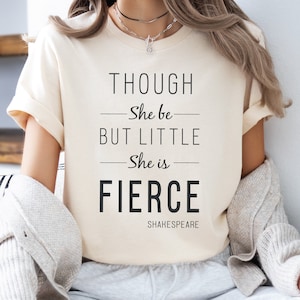 Sebbene sia piccola, è feroce, maglietta di Shakespeare, regalo letterario, regalo di Shakespeare, regali per la mamma, maglione di Shakespeare, maglietta alla moda