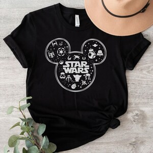 Koszulka z motywem Star Wars: Mickey Death Star: Retro Disney Mashup, mieszanka bawełny, krój unisex | Materiał wstępnie skurczony, prezent dla fanów science fiction zdjęcie 2