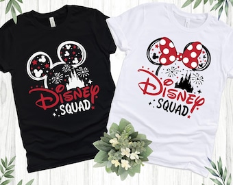 Koszulka Disney Squad z nadrukiem "Wakacje dla całej rodziny" - Magical Group Apparel, miękka bawełniana koszulka, ekologiczna, rozmiary unisex, od malucha do dorosłego