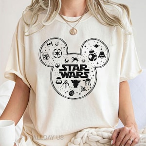 Koszulka z motywem Star Wars: Mickey Death Star: Retro Disney Mashup, mieszanka bawełny, krój unisex | Materiał wstępnie skurczony, prezent dla fanów science fiction zdjęcie 1