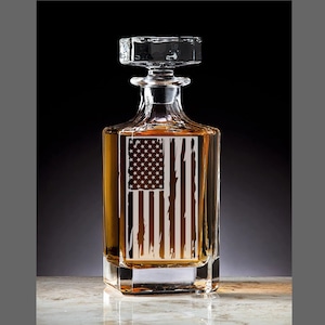 American Flag, USA Vintage Style Laser Engraved Glass Whiskey Decanter with Bottle Stopper | Gift for Men & Gift for Women