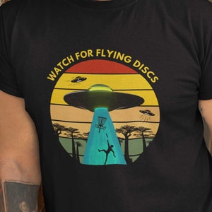 Disc golf shirt gifts dad t-shirt, ufo disc golfer gift, frolf funny shirt for men, frisbee playing tee for husband, flying disc, men tee