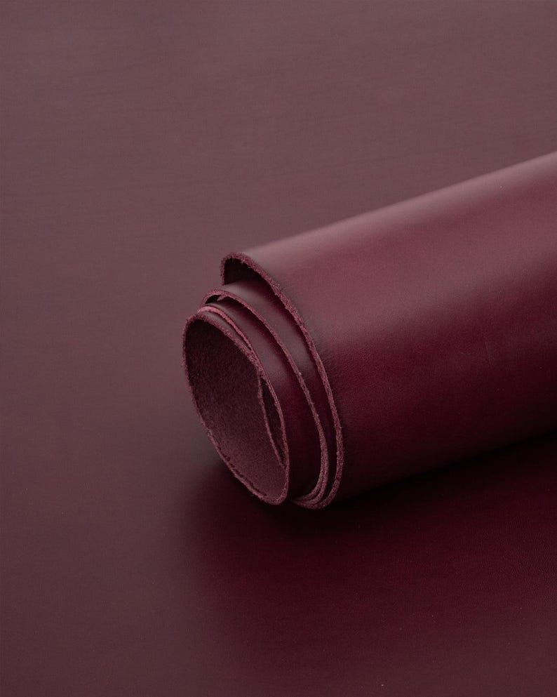 Vienna Collection | Vegetable Tanned Firm Harness Leather (0.9 Mm - 1.1 Mm) Burgundy / Panel (30 X