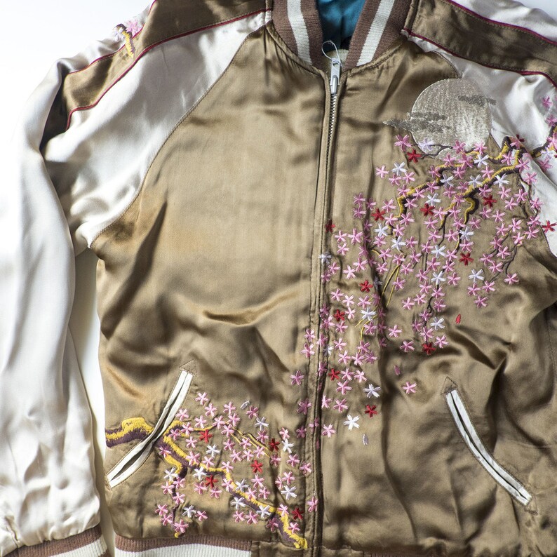 Japanese Vintage Sakura Cherry Blossoms Geisha Oiran Tsuzumi Taiko Drum Skajan Embroidered Reversible Sukajan Souvenir Jacket SIZE S