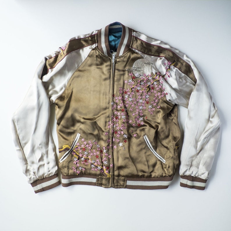 Japanese Vintage Sakura Cherry Blossoms Geisha Oiran Tsuzumi Taiko Drum Skajan Embroidered Reversible Sukajan Souvenir Jacket SIZE S