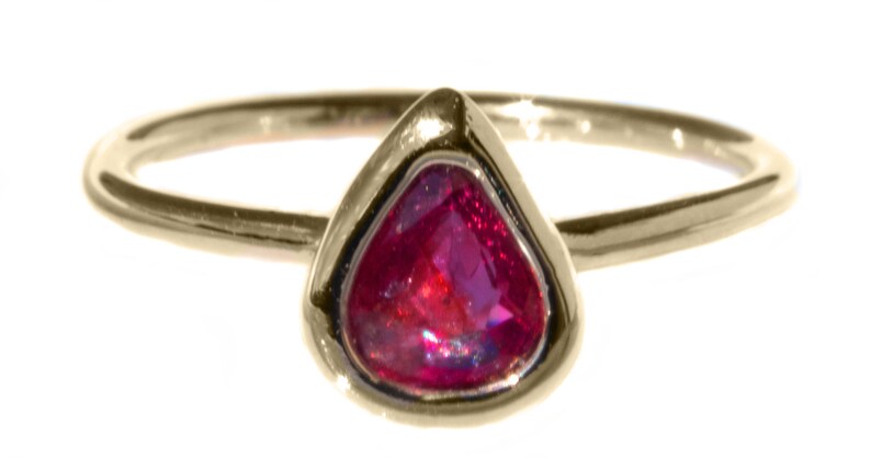 Ruby Anillo apilable minimalista imagen 1
