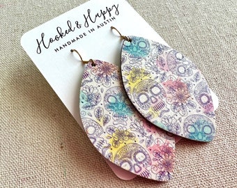 Sugar Skull Earrings || Día de los Muertos || Day of the Dead || Halloween || Spooky Season || Cork || Petal || Floral || Watercolors